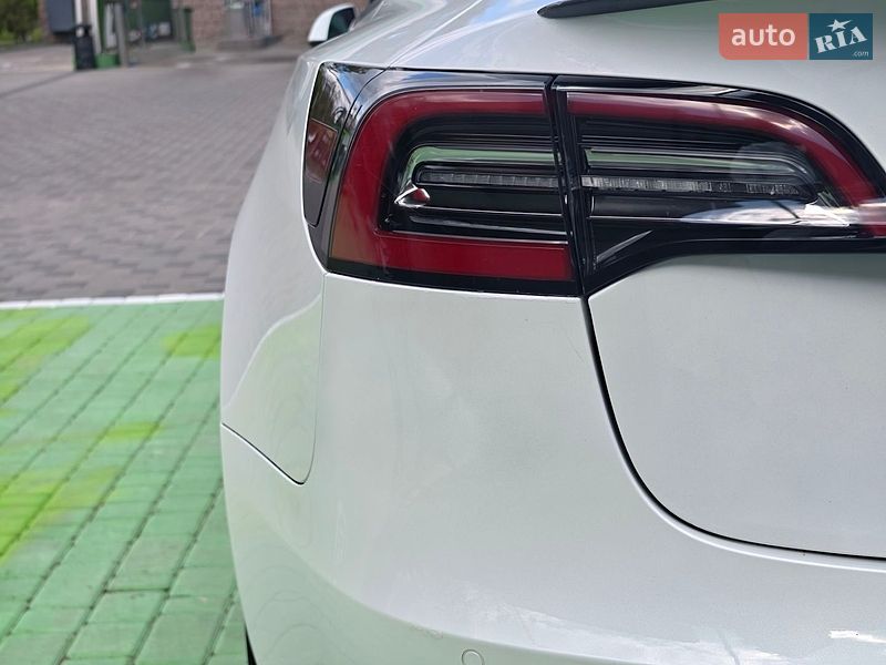 Седан Tesla Model 3 2022 в Києві