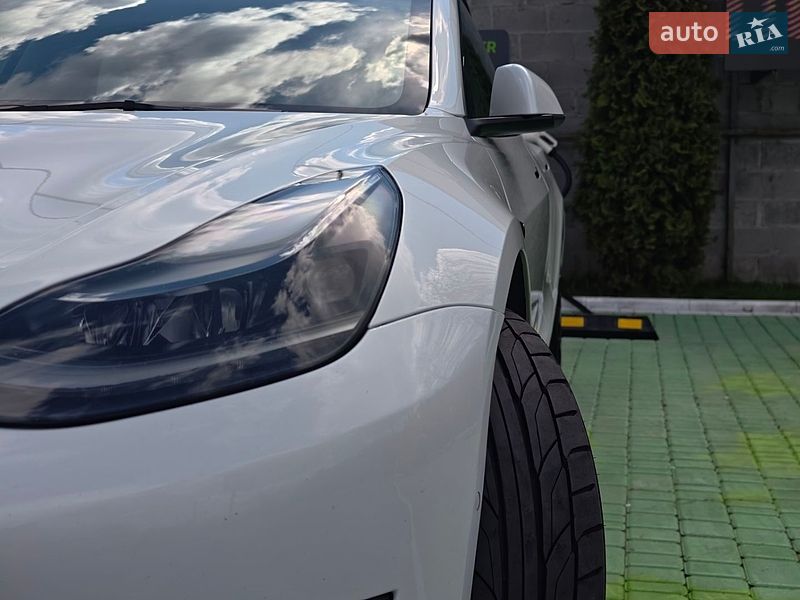 Седан Tesla Model 3 2022 в Києві
