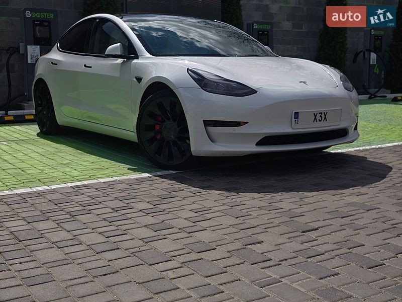 Седан Tesla Model 3 2022 в Києві