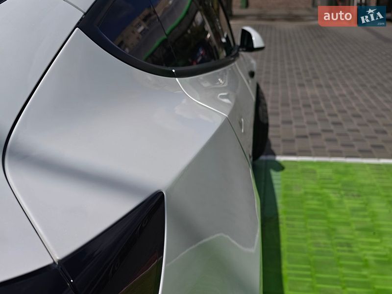 Седан Tesla Model 3 2022 в Києві