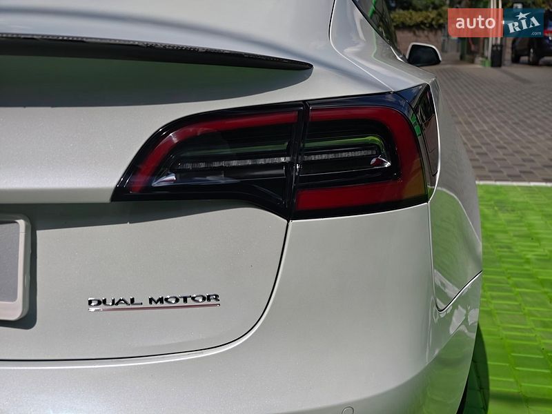 Седан Tesla Model 3 2022 в Києві