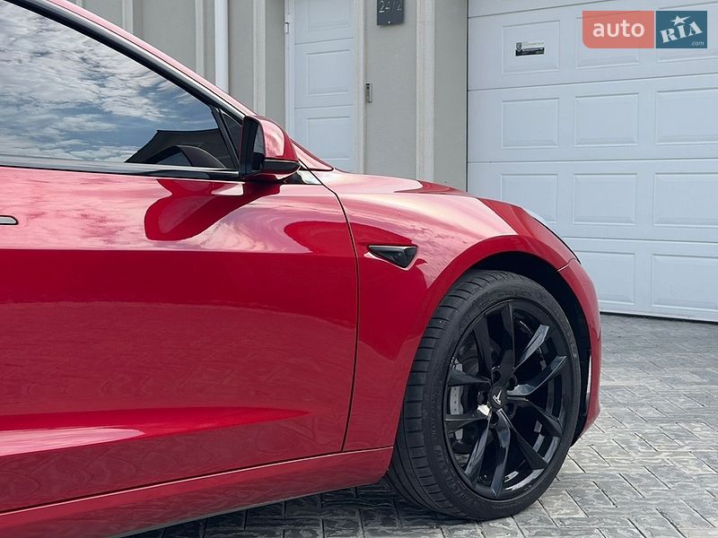 Седан Tesla Model 3 2018 в Одесі