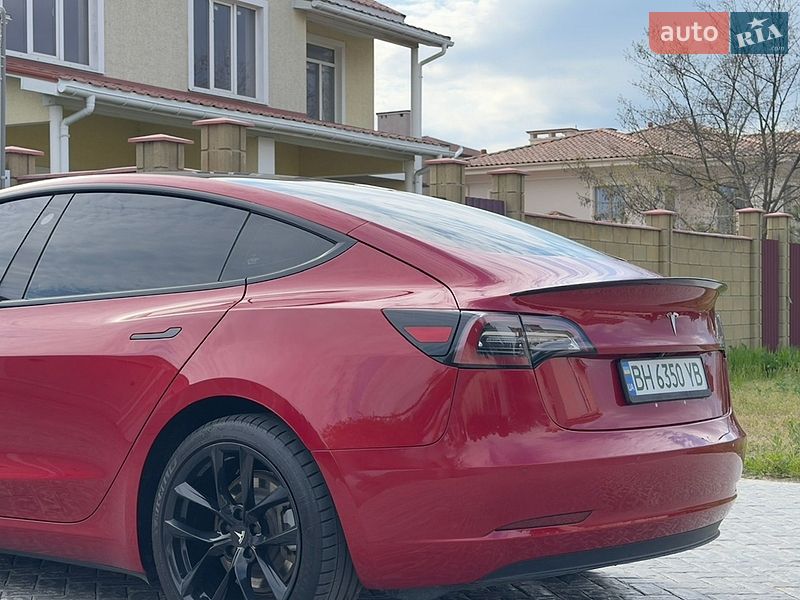 Седан Tesla Model 3 2018 в Одесі