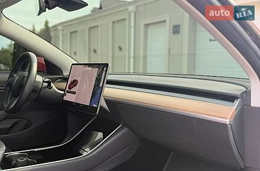 Седан Tesla Model 3 2018 в Одесі