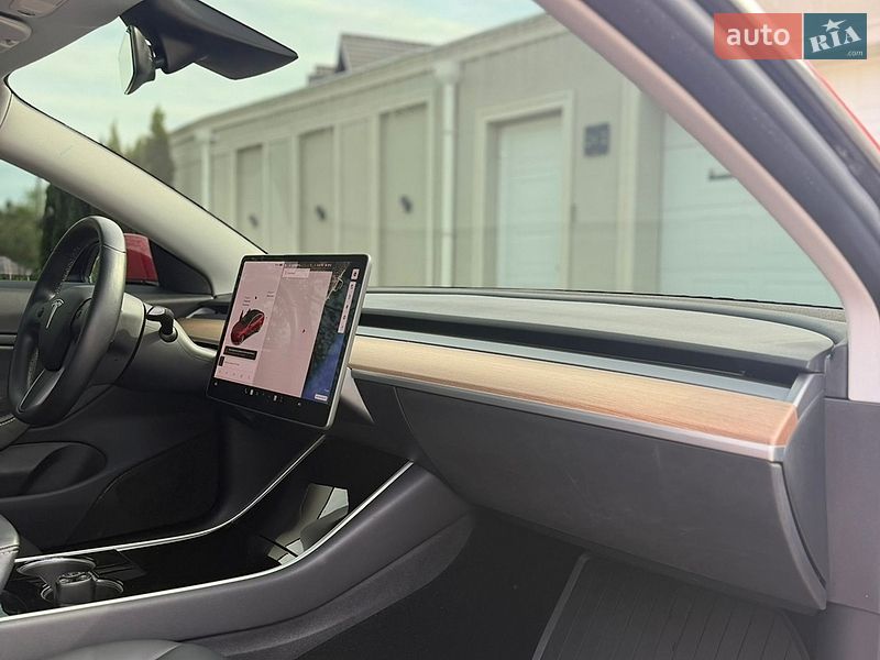 Седан Tesla Model 3 2018 в Одесі