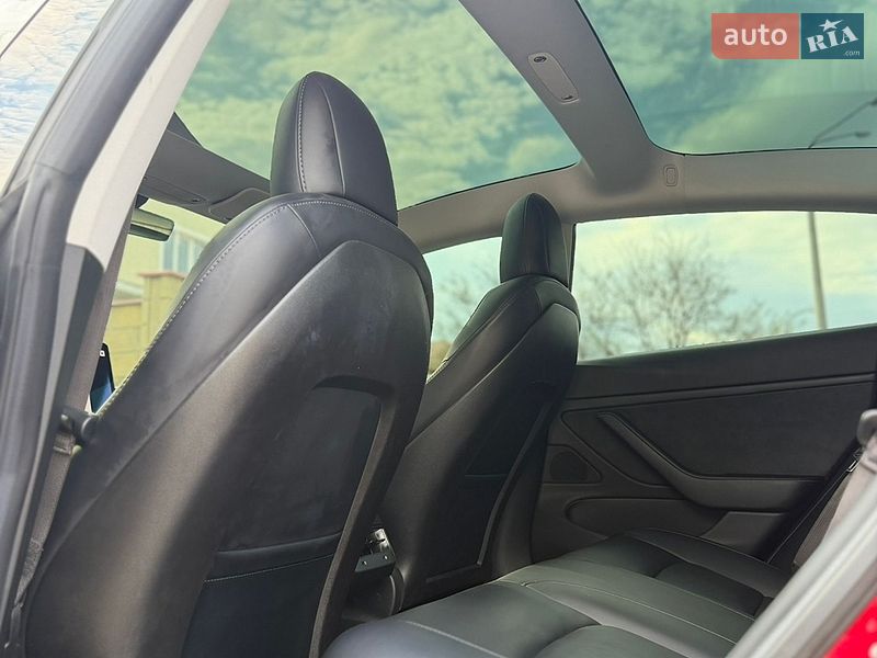 Седан Tesla Model 3 2018 в Одесі