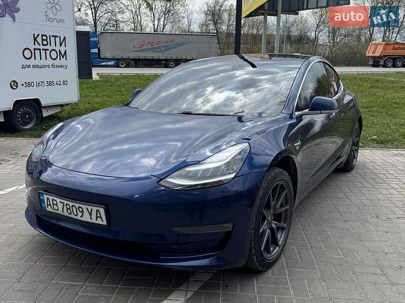 Седан Tesla Model 3 2018 в Виннице