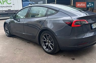 Седан Tesla Model 3 2023 в Тернополі