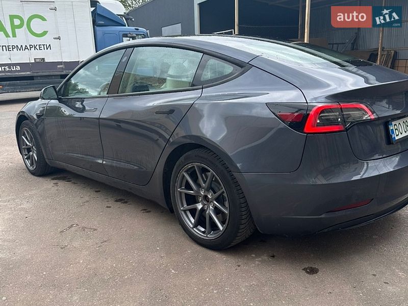 Седан Tesla Model 3 2023 в Тернополі