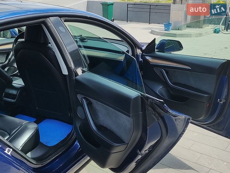 Седан Tesla Model 3 2022 в Ивано-Франковске
