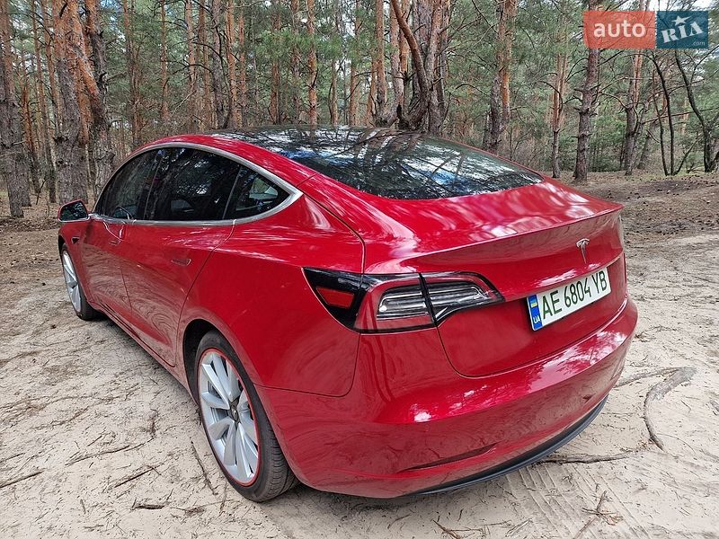 Седан Tesla Model 3 2018 в Днепре