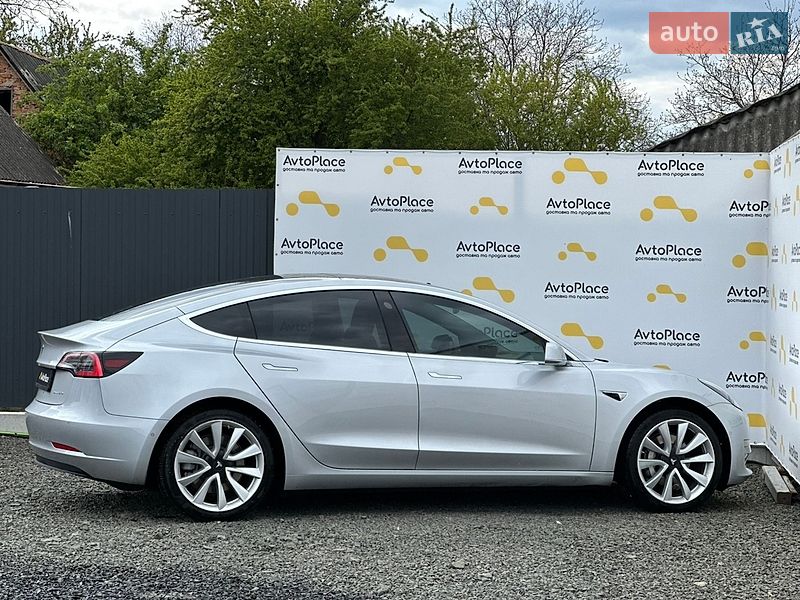 Седан Tesla Model 3 2018 в Луцке