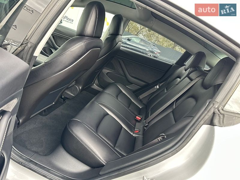 Седан Tesla Model 3 2018 в Луцке