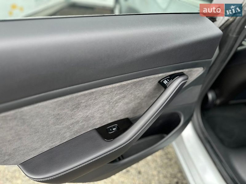 Седан Tesla Model 3 2018 в Луцке