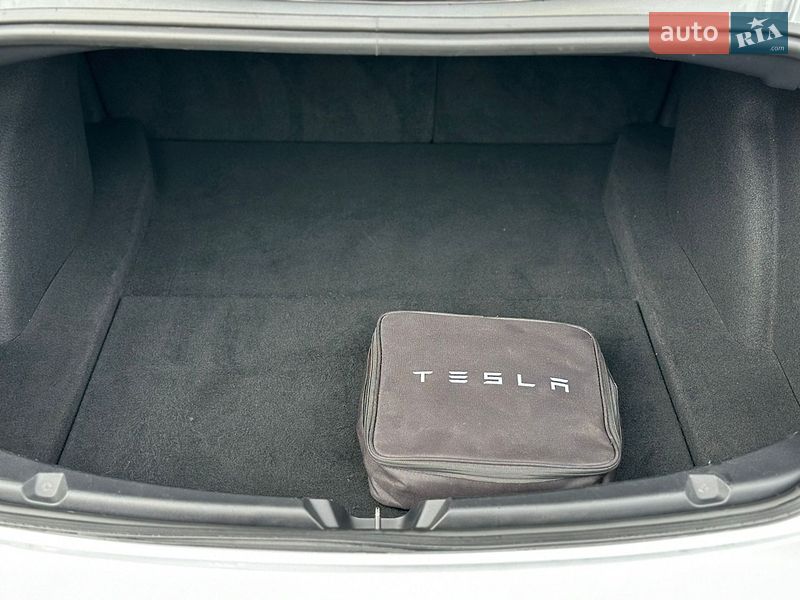 Седан Tesla Model 3 2018 в Луцке