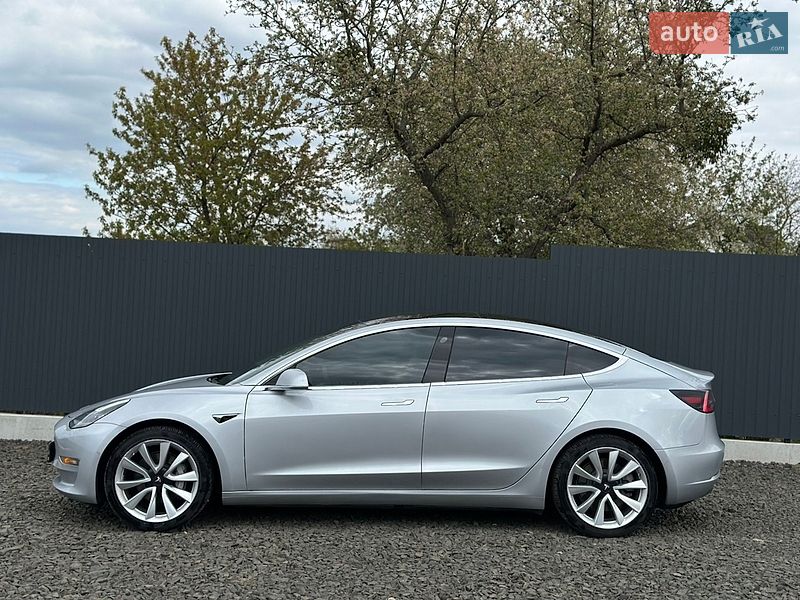 Седан Tesla Model 3 2018 в Луцке