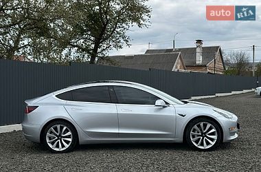 Седан Tesla Model 3 2018 в Луцке