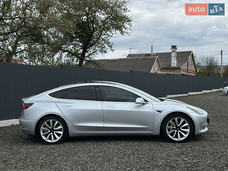 Седан Tesla Model 3 2018 в Луцке