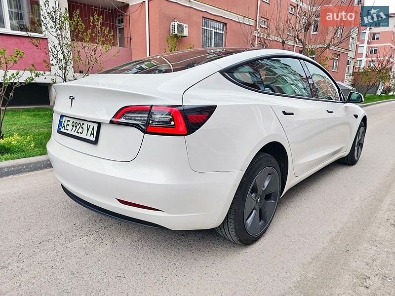 Седан Tesla Model 3 2021 в Дніпрі