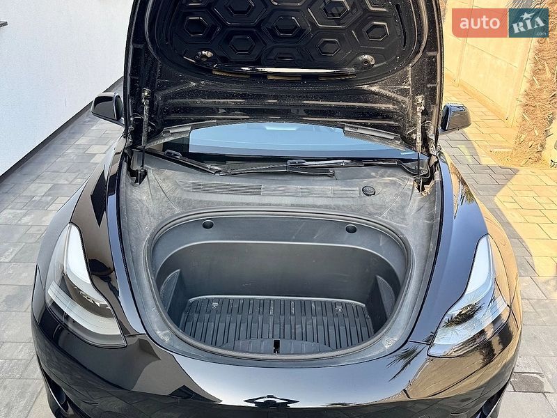 Седан Tesla Model 3 2022 в Хмельницком