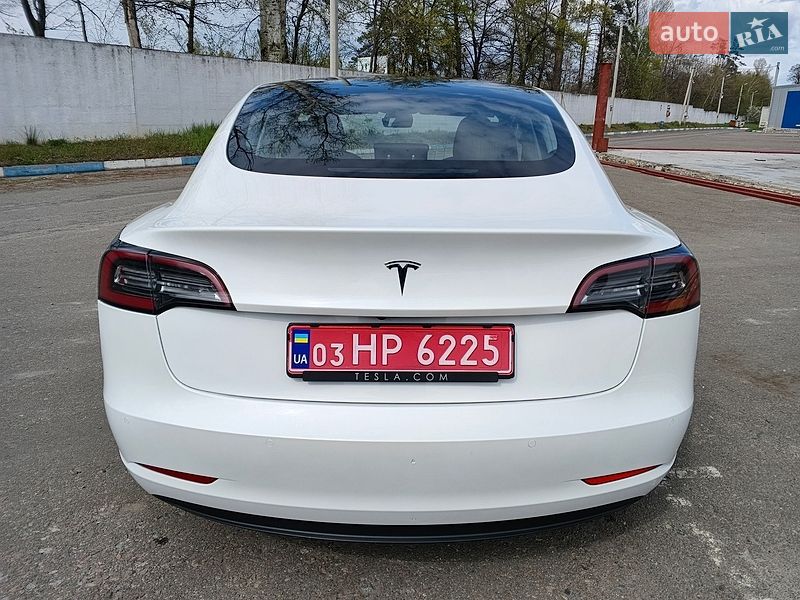 Седан Tesla Model 3 2020 в Киеве