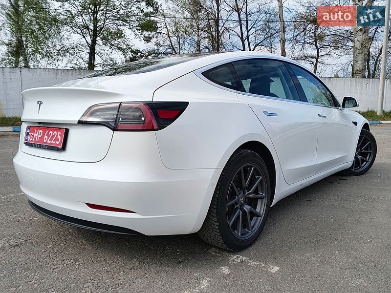 Седан Tesla Model 3 2020 в Киеве