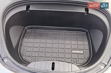 Седан Tesla Model 3 2020 в Киеве