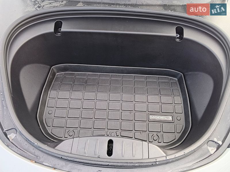 Седан Tesla Model 3 2020 в Киеве
