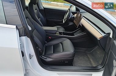 Седан Tesla Model 3 2020 в Киеве