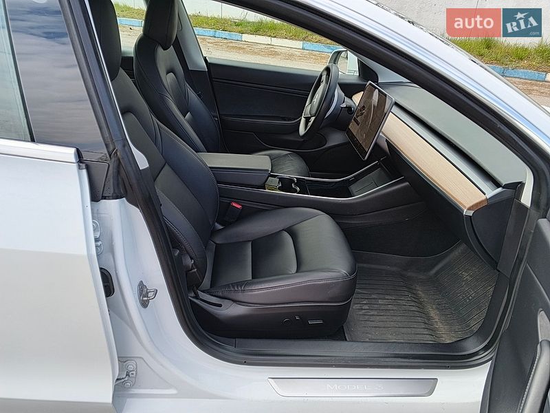 Седан Tesla Model 3 2020 в Киеве