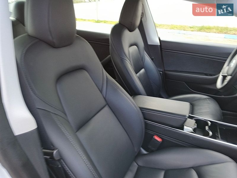 Седан Tesla Model 3 2020 в Киеве