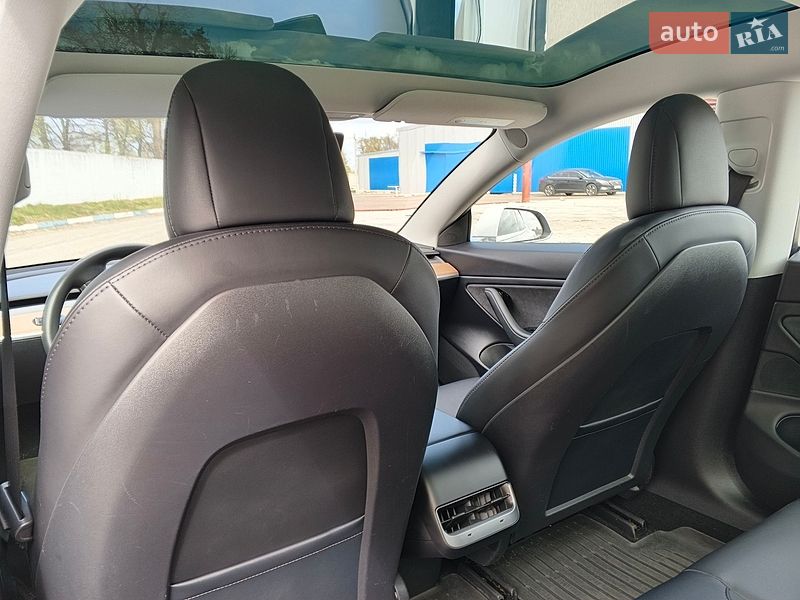 Седан Tesla Model 3 2020 в Киеве