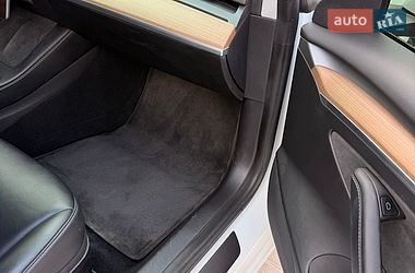 Седан Tesla Model 3 2022 в Луцке