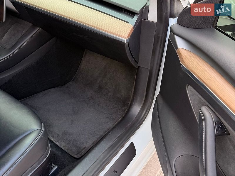 Седан Tesla Model 3 2022 в Луцке