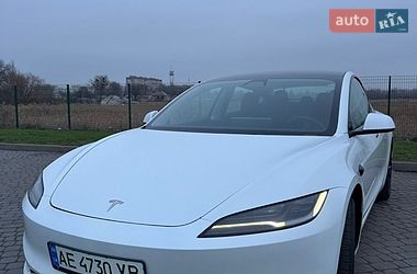 Седан Tesla Model 3 2024 в Днепре