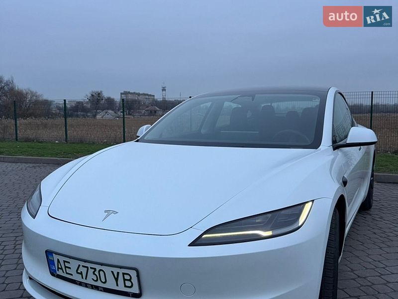 Седан Tesla Model 3 2024 в Днепре