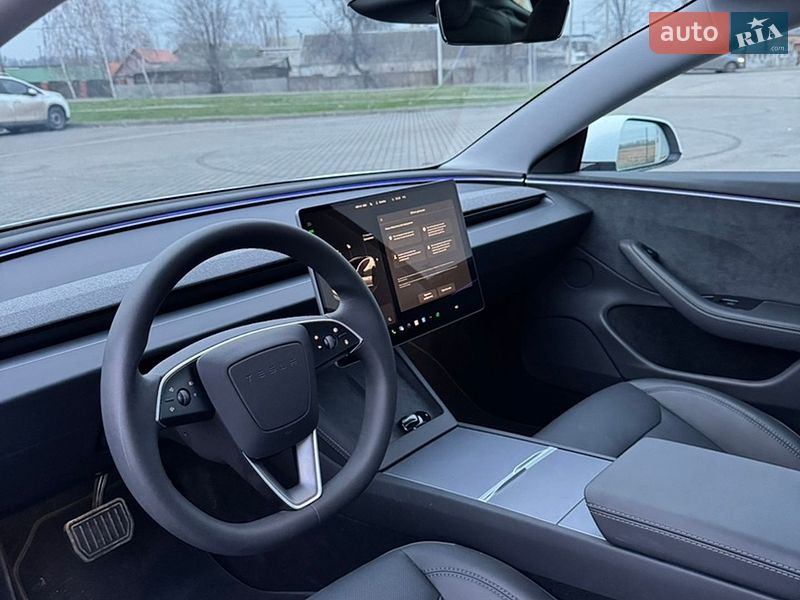 Седан Tesla Model 3 2024 в Днепре