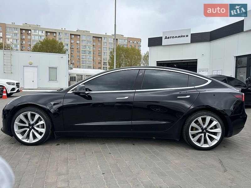 Седан Tesla Model 3 2019 в Киеве