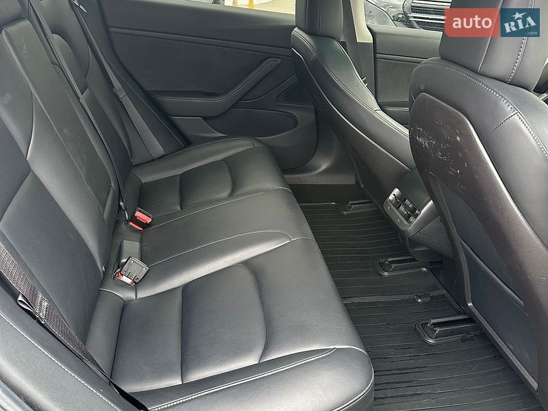 Седан Tesla Model 3 2019 в Киеве