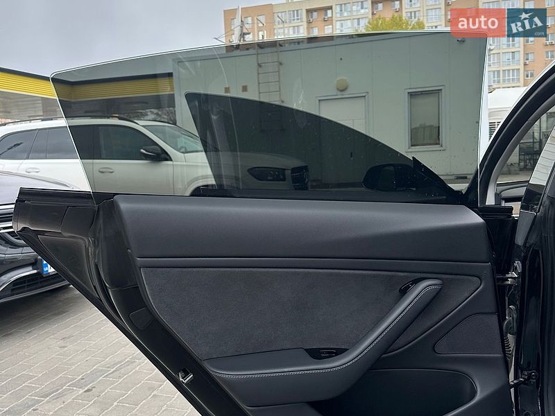 Седан Tesla Model 3 2019 в Киеве