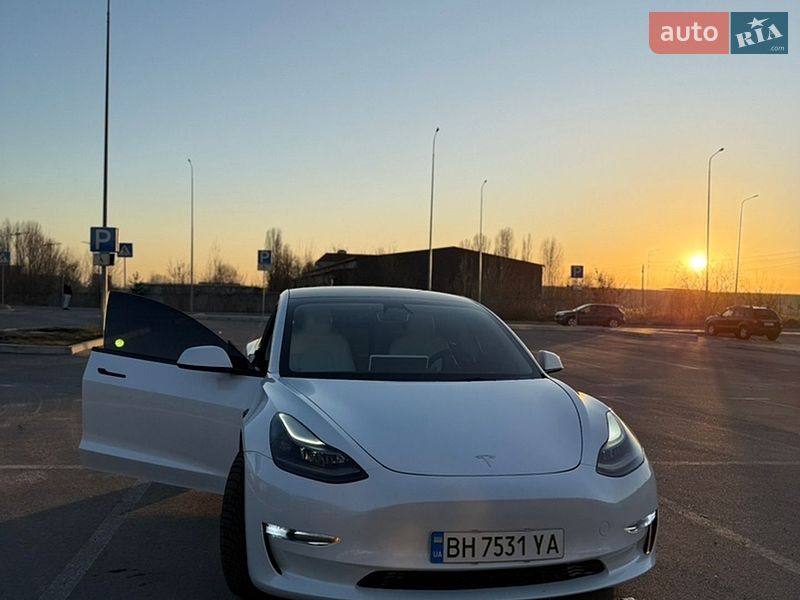 Седан Tesla Model 3 2023 в Києві