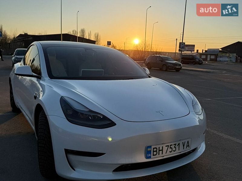 Седан Tesla Model 3 2023 в Києві