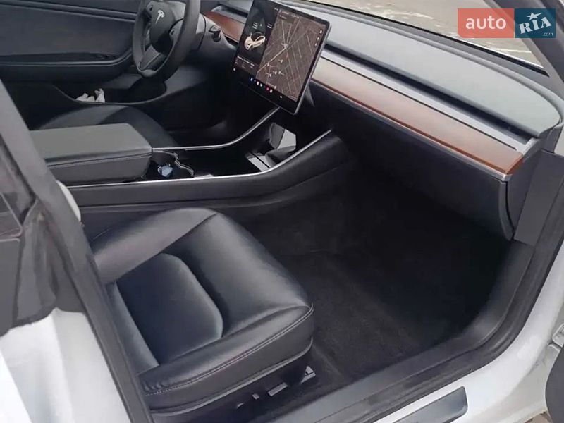Седан Tesla Model 3 2019 в Киеве
