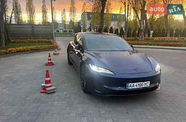 Седан Tesla Model 3 2024 в Києві