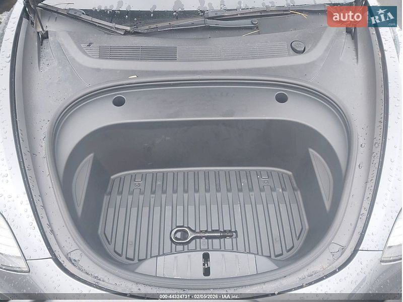 Седан Tesla Model 3 2023 в Ужгороді