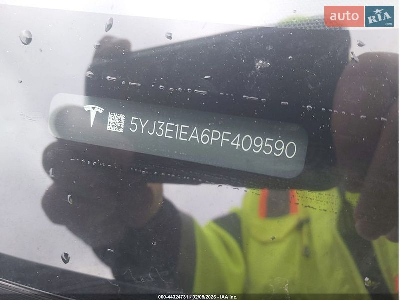 Седан Tesla Model 3 2023 в Ужгороді