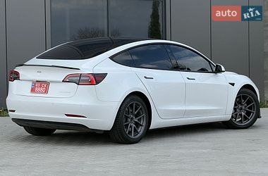 Седан Tesla Model 3 2021 в Черновцах