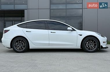 Седан Tesla Model 3 2021 в Черновцах