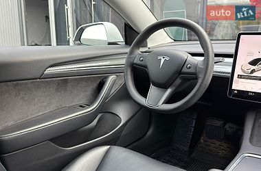 Седан Tesla Model 3 2021 в Черновцах