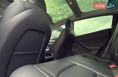 Седан Tesla Model 3 2021 в Черновцах